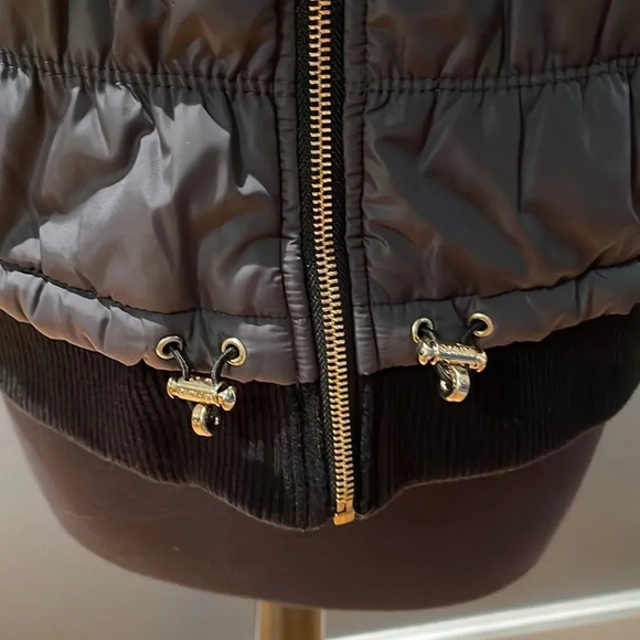 Calvin Klein performance black stretch quilted puffer vest. Gold hardware. Large - Picture 5 of 10